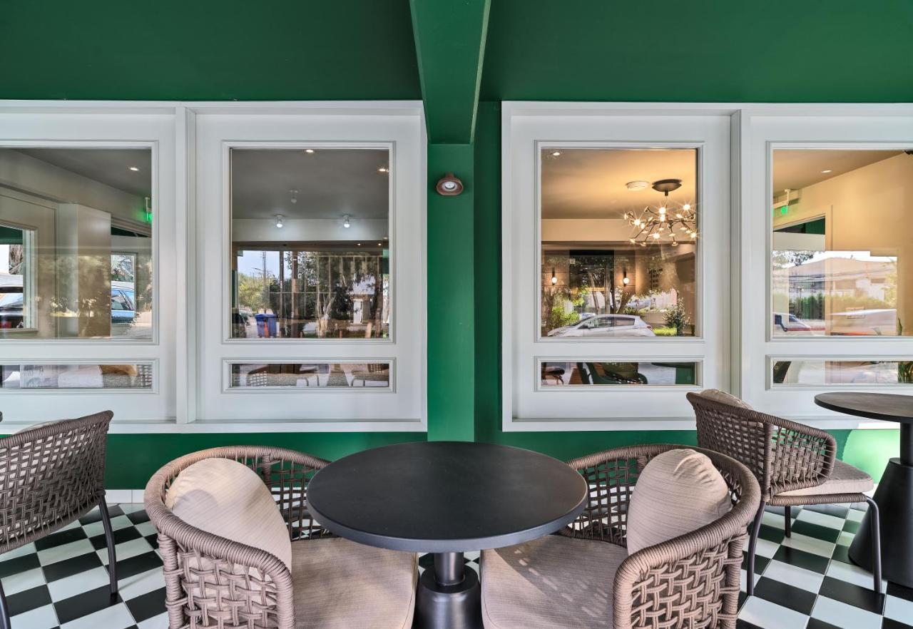 Liv The City Suites Adults Only Larnaca Eksteriør billede