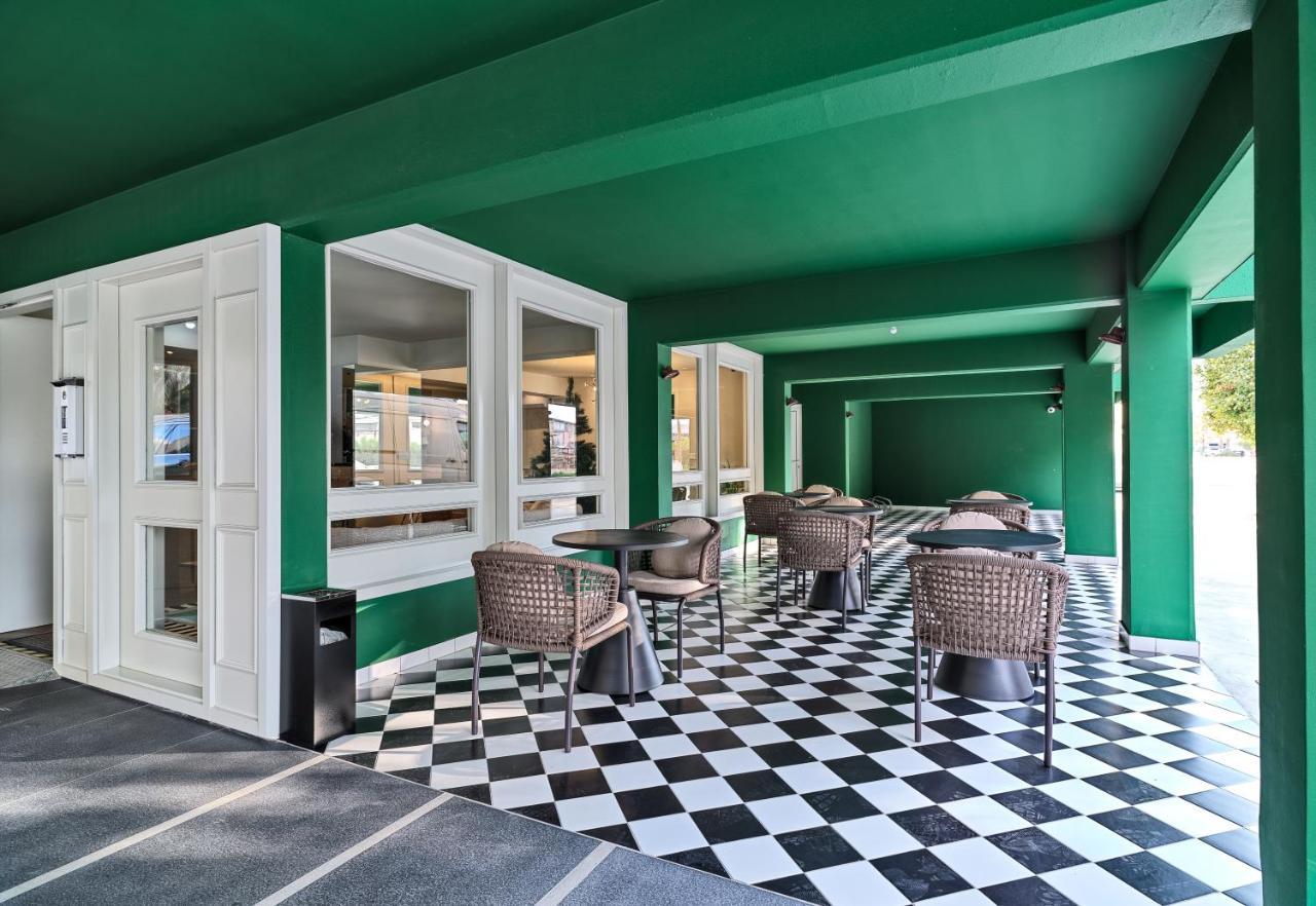 Liv The City Suites Adults Only Larnaca Eksteriør billede