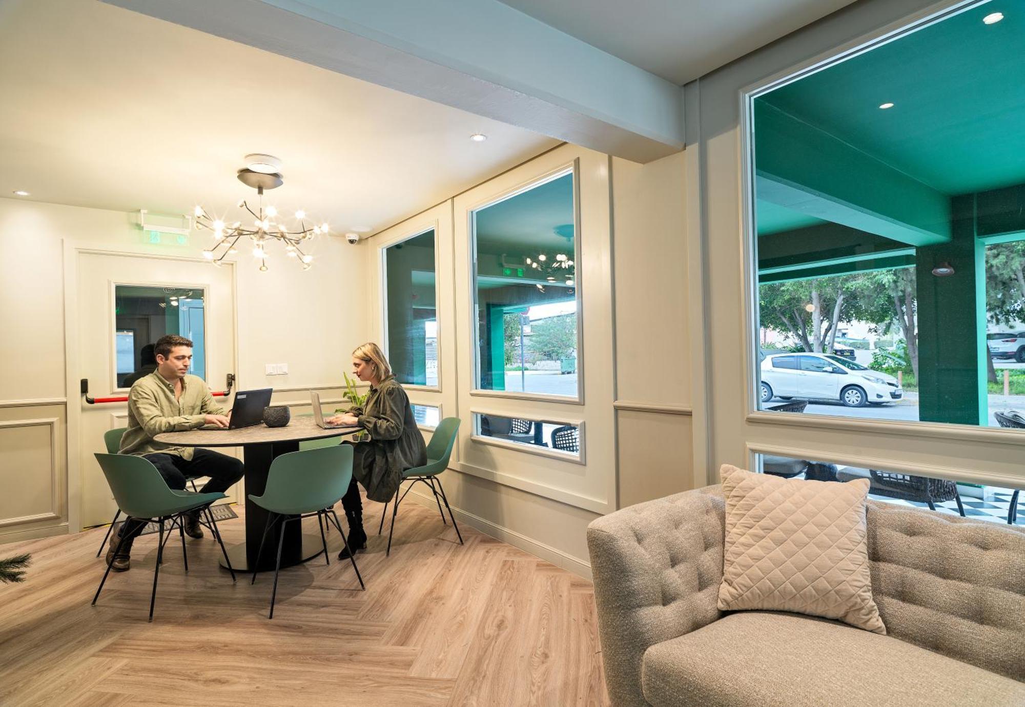 Liv The City Suites Adults Only Larnaca Eksteriør billede