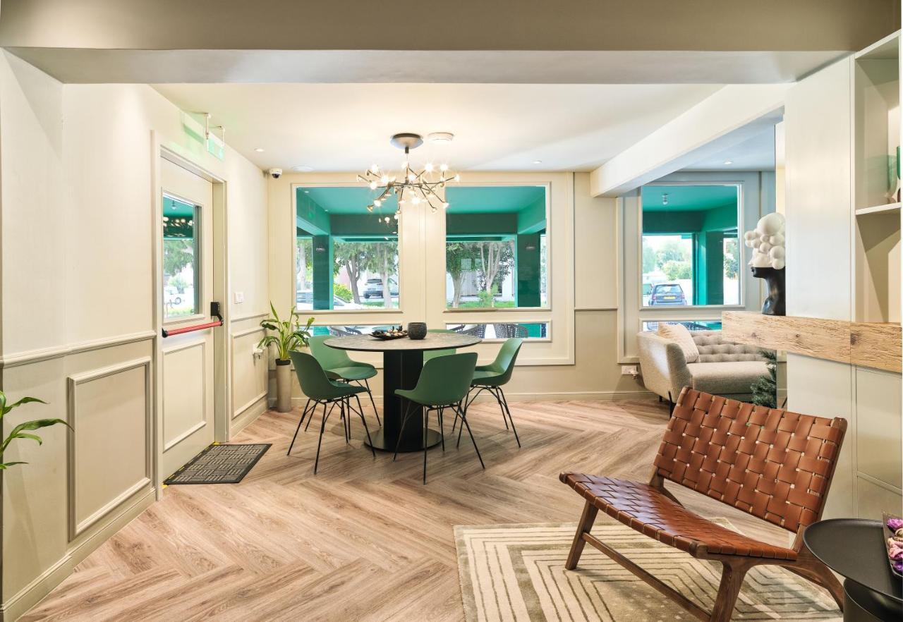 Liv The City Suites Adults Only Larnaca Eksteriør billede