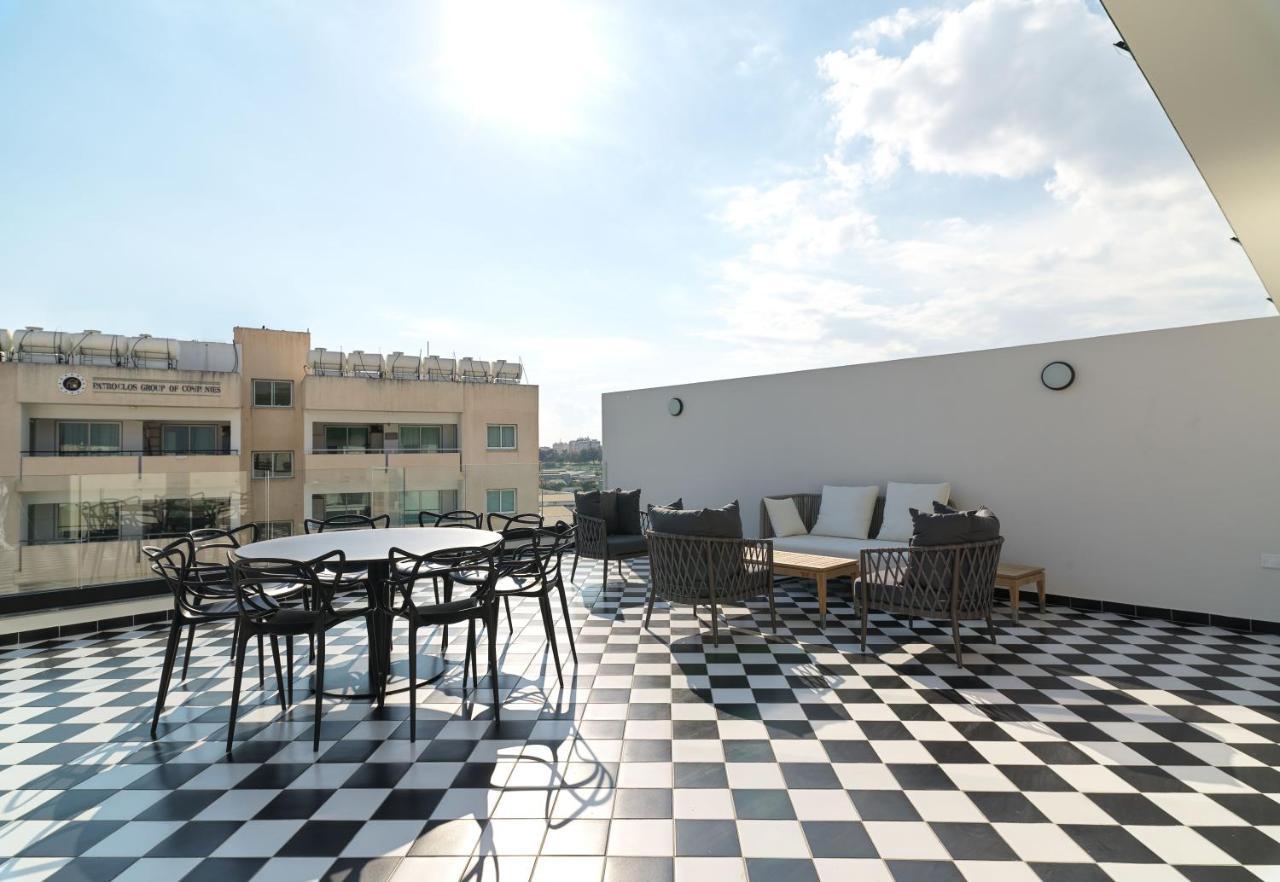 Liv The City Suites Adults Only Larnaca Eksteriør billede