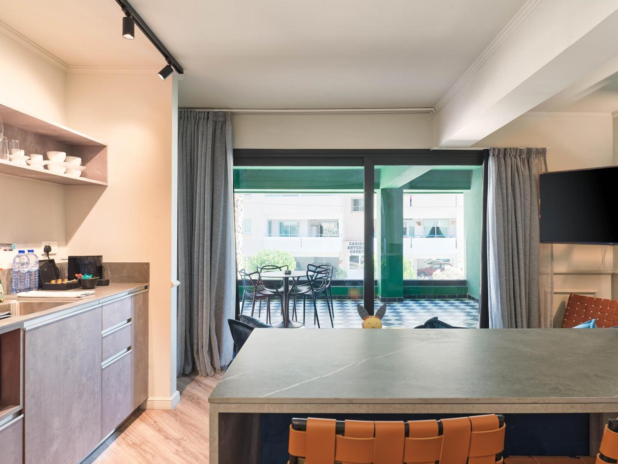 Liv The City Suites Adults Only Larnaca Eksteriør billede