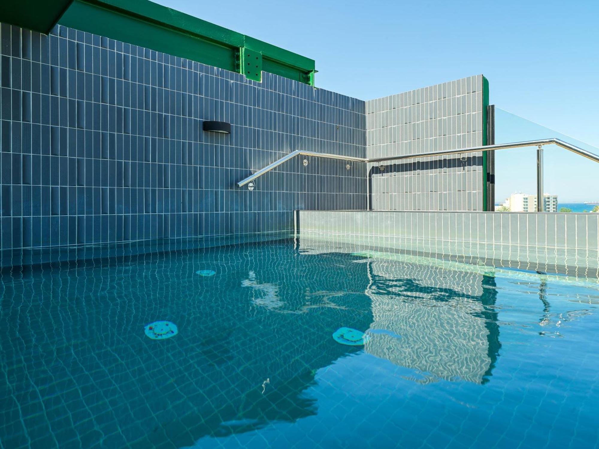 Liv The City Suites Adults Only Larnaca Eksteriør billede
